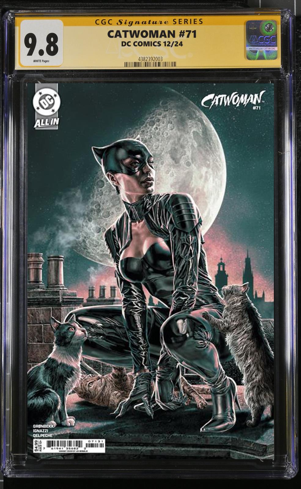 CATWOMAN #71 DC CGC SS/RAW LEE BERMEJO VARIANT SIGNED PRESALE MEGACON 2025 NM