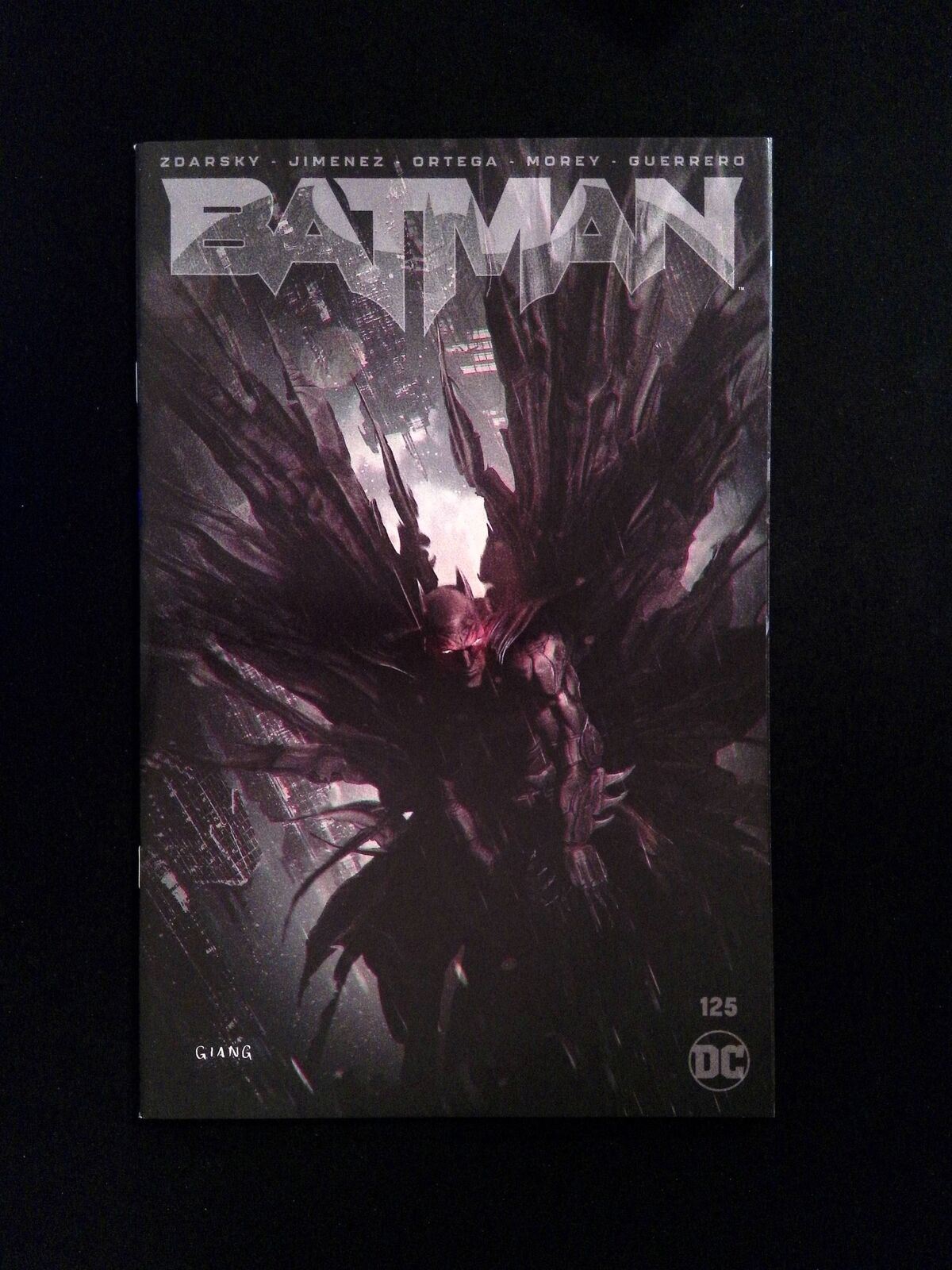 Batman #125  DC Comics 2022 NM+  Giang Unknown Variant